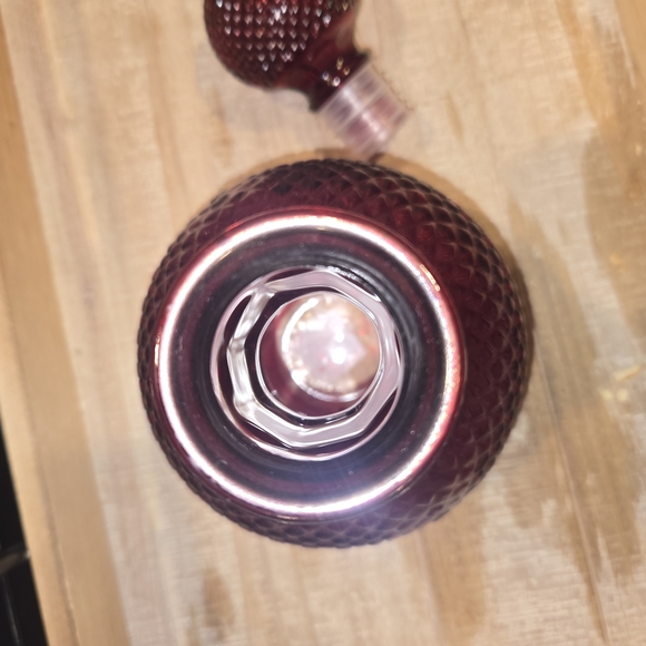 Burgundy Glass Vase with Textured Diamond Pattern - Picture 4 of 4